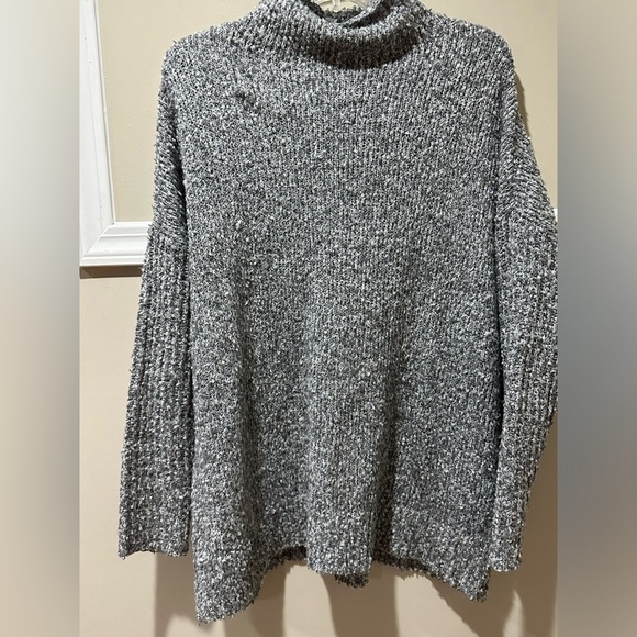 Women's one of the Macys Brand Sweaters - Picture 3 of 3